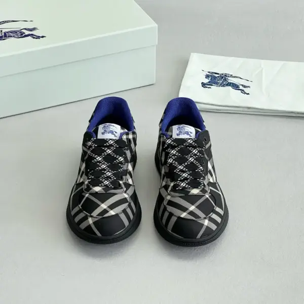 Black canvas sneakers, view 1