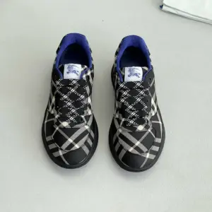 Black canvas sneakers, view 2