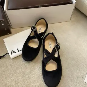 Buckle black suede flats, view 4