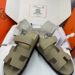 Classic beige leather sandals, view 3