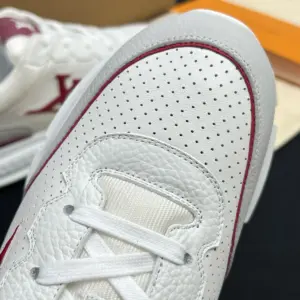 Mens white leather sneakers, view 4