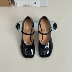 Retro black patent leather heels, view 5