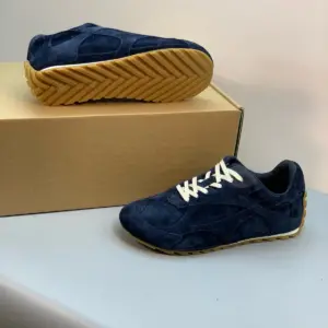 Retro brown suede sneakers, view 4