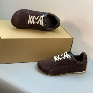 Retro brown suede sneakers, view 5