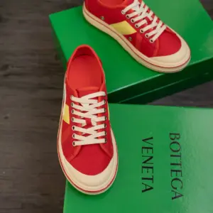 White canvas sneakers, view 3