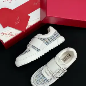 White leather canvas sneakers, view 3
