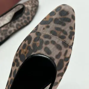 Women's Flats in Black placeholder image