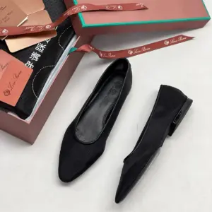 Women's Flats in Black placeholder image